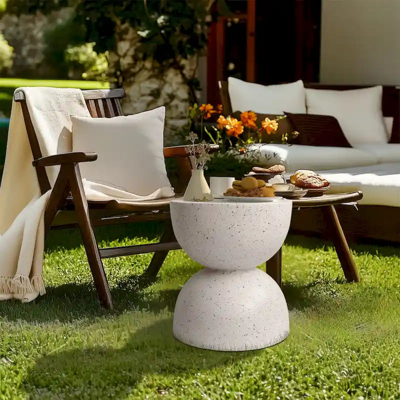 Table d'appoint en béton blanc aspect graphite, siège 1 personne, intérieur extérieur