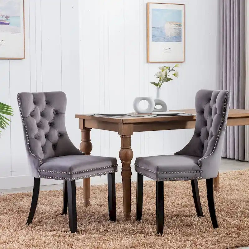 Chaise de salle à manger en velours capitonné avec garniture cloutée et pieds en bois – Chêne/Noir/Doré/Gris, Lot de 2